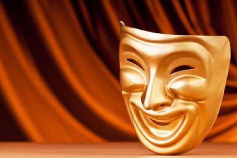 نمايش كمدي موميايي در آستارا روي صحنه رفت نمايش كمدي موميايي در آستارا روي صحنه رفت