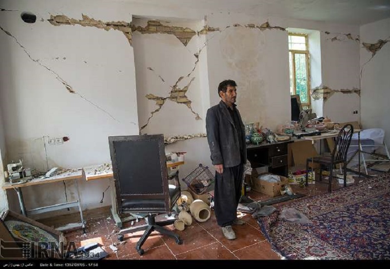 حاكم مدينة كيلان غرب: سيتم اليوم تقييم الاضرار الناجمة عن الزلزال حاكم مدينة كيلان غرب: سيتم اليوم تقييم الاضرار الناجمة عن الزلزال