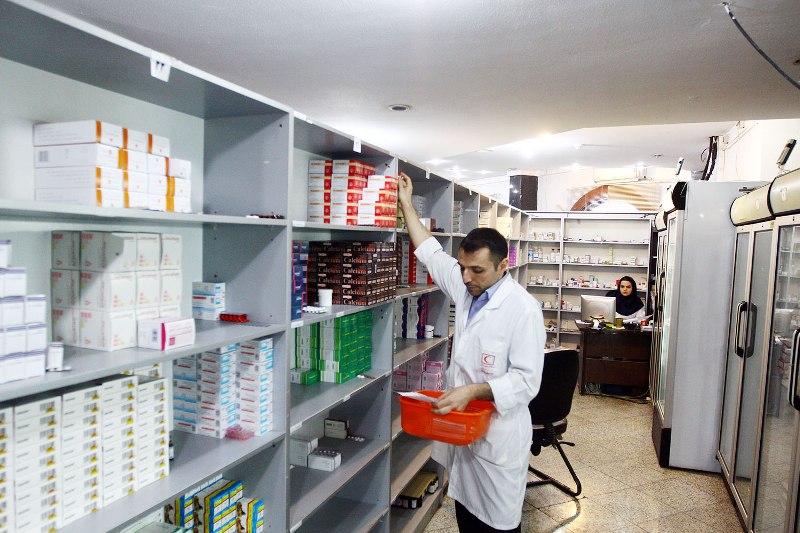 In der Praxis wurden Sanktionen gegen Irans Pharmasektor wegen Bankrestriktionen verhängt In der Praxis wurden Sanktionen gegen Irans Pharmasektor wegen Bankrestriktionen verhängt
