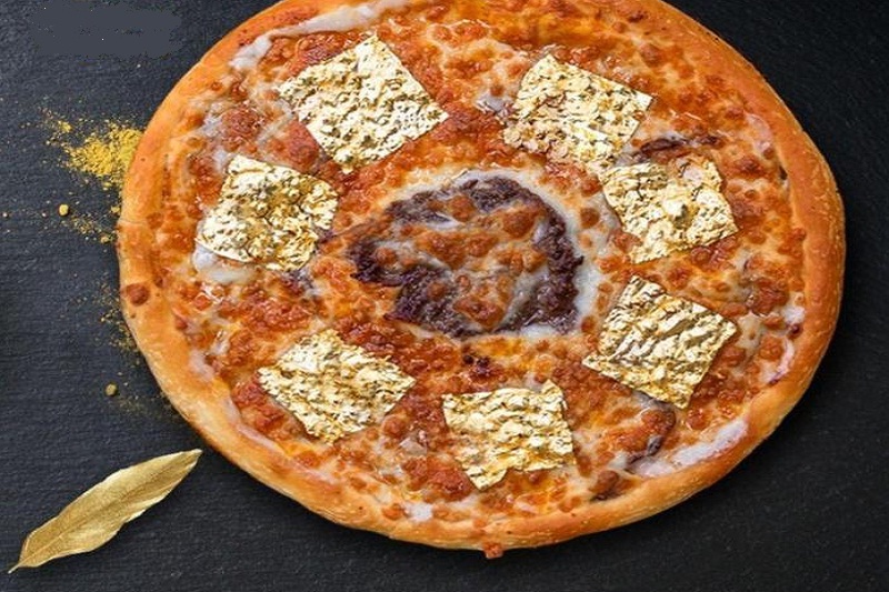 پيتزا با روكش طلا، تبليغي دروغين با هدف جلب مشتري