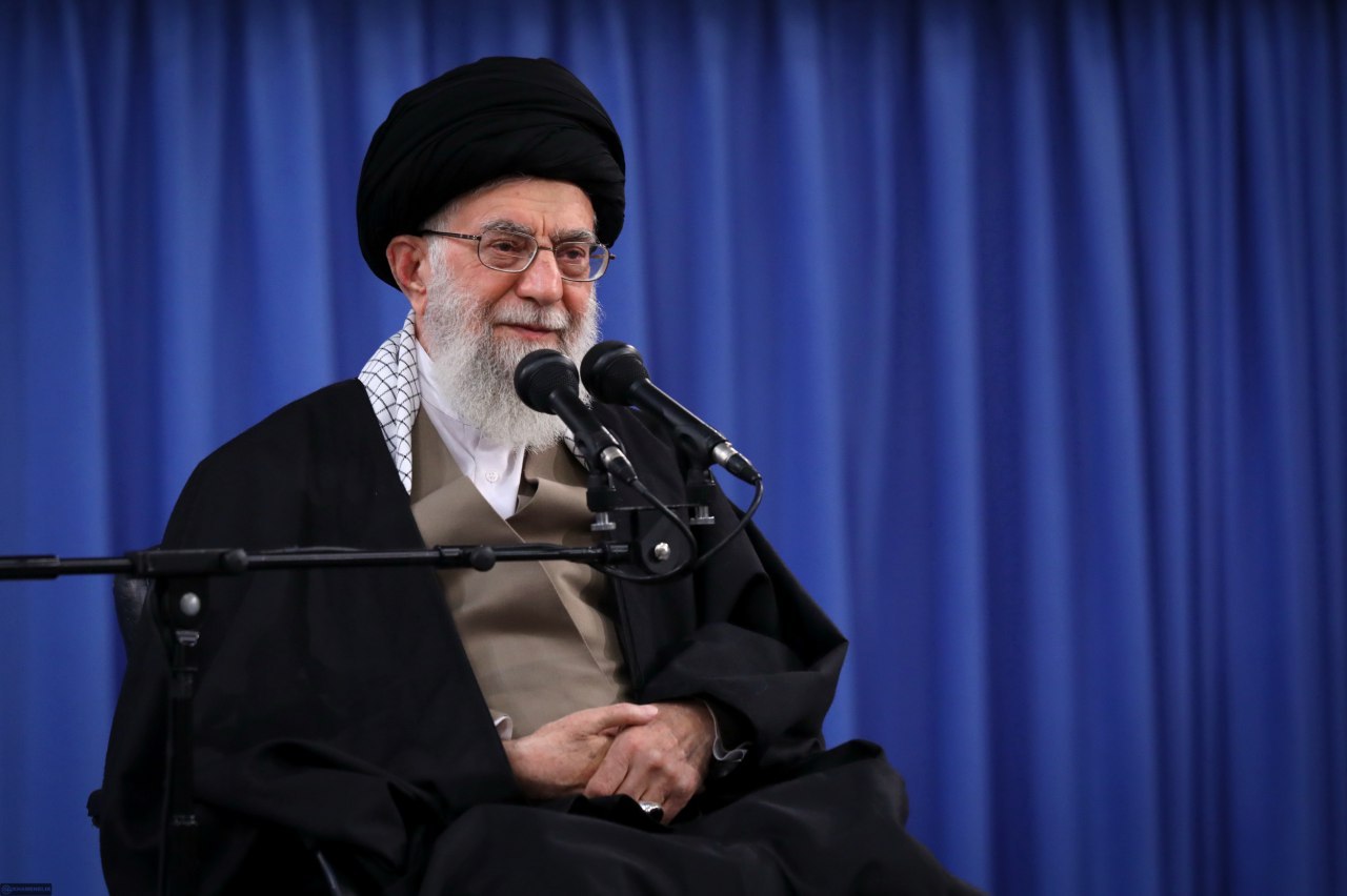 Ayatollah Khamenei ruft die iranischen Beamten zum Widerstand auf Ayatollah Khamenei ruft die iranischen Beamten zum Widerstand auf