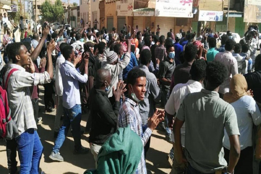 پلیس، تظاهرات كنندگان سودانی را با گاز اشك آور متفرق كرد