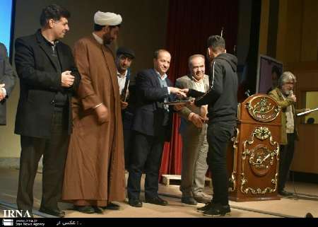 صنعتگران شهر ملي منبت تجليل شدند صنعتگران شهر ملي منبت تجليل شدند
