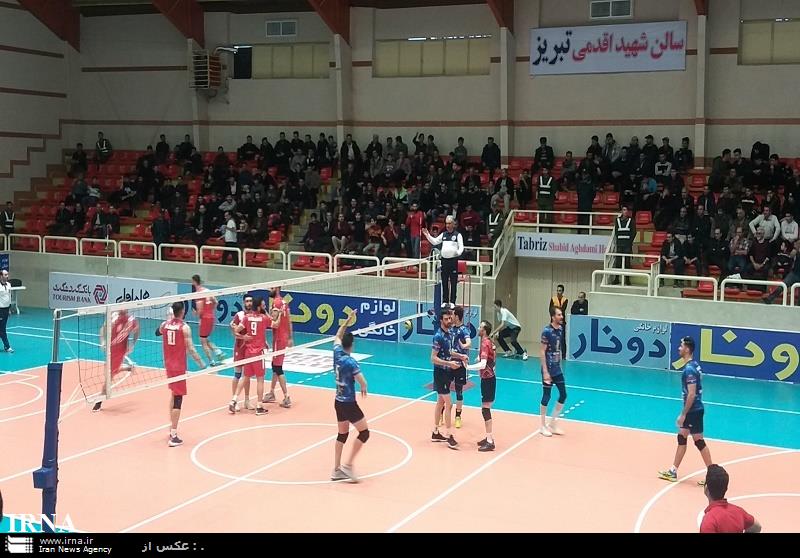 تیم والیبال شهرداری تبریز از سد شهروند اراك گذشت