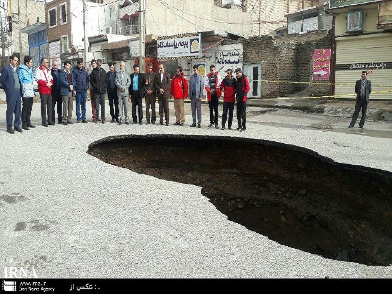 كانال انتقال آب های سطحی مسكن مهر پلدختر اصلاح می شود