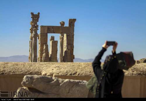 چین کے ثقافتی وفد کا ایران میں تخت جمشید کی باقیات کا دورہ