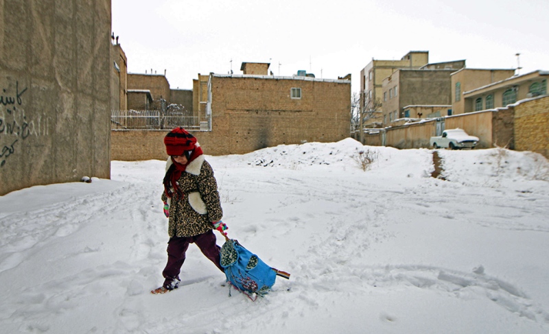 سرما و بارش برف، مدارس برخی مناطق را تعطیل كرد