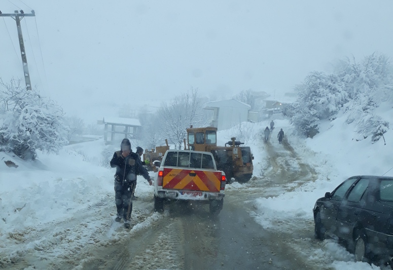 برف راه برخی روستاهای گلستان را بست