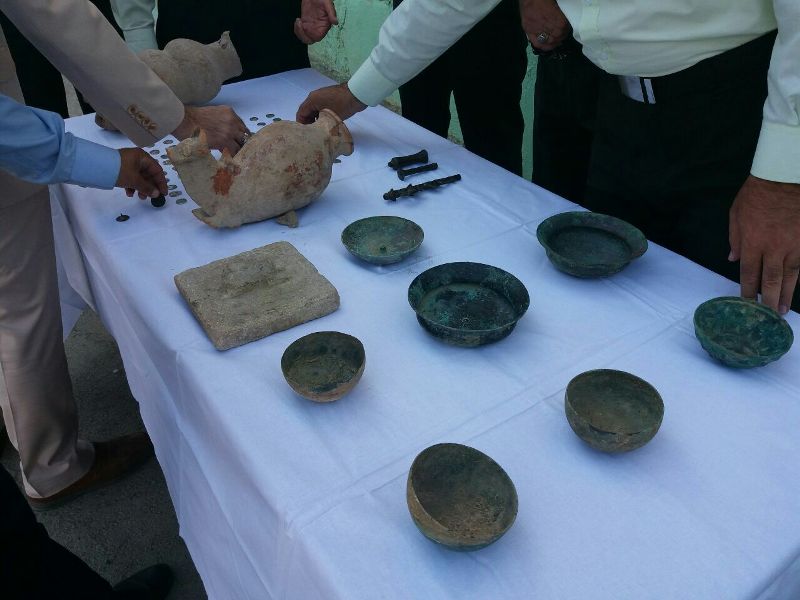 Police discovers antiques in SE Iran Police discovers antiques in SE Iran