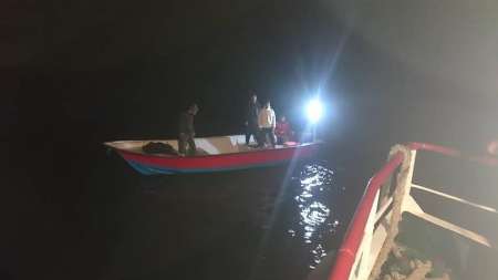 چهار صياد كناركي پس از هفت  ساعت در درياي عمان نجات يافتند