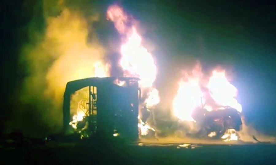 21 killed in fire after bus-truck collision in Pkistan 21 killed in fire after bus-truck collision in Pkistan
