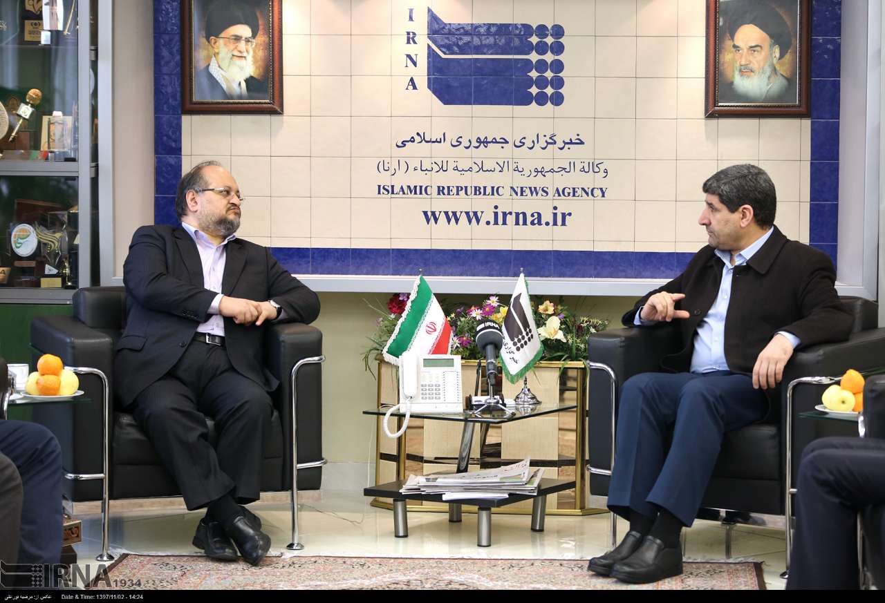 وزیر العمل یشید بالتقدم الاعلامی والتقنی فی ارنا وزیر العمل یشید بالتقدم الاعلامی والتقنی فی ارنا