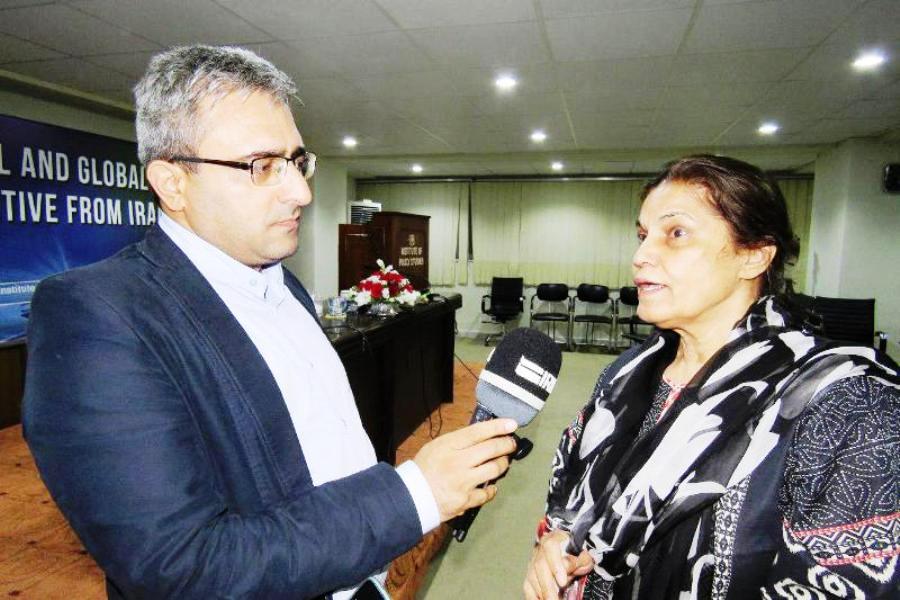 محللة باكستانية: لقد حان الوقت لعمران خان لزيارة إيران محللة باكستانية: لقد حان الوقت لعمران خان لزيارة إيران