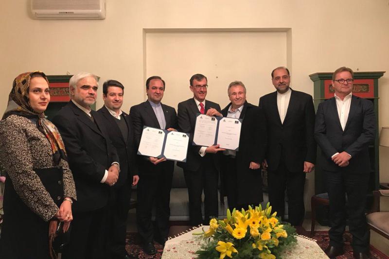ایران واسترالیا توقعان مذكرة تفاهم لتنمیة التعاون الصناعی بین البلدین ایران واسترالیا توقعان مذكرة تفاهم لتنمیة التعاون الصناعی بین البلدین