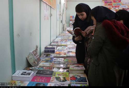 توزیع ۲۰ هزار کتاب رایگان در بین دانش آموزان خوزستان 