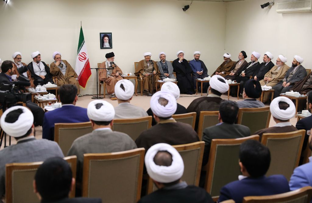 قائد الثورة الاسلامیة : ینبغی للحوزة العلمیة فی قم تقدیم حلول للشبهات والاشكالیات الدینیة قائد الثورة الاسلامیة : ینبغی للحوزة العلمیة فی قم تقدیم حلول للشبهات والاشكالیات الدینیة