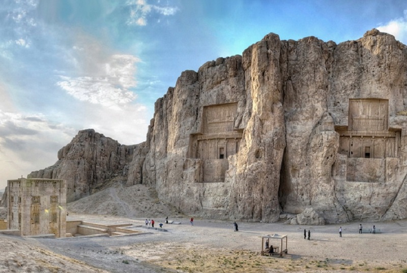 New Inscription discovered in Naqshe-Rustam ancient site New Inscription discovered in Naqshe-Rustam ancient site