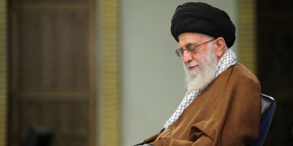 قائد الثورة الاسلامية يعزي بوفاة الفقيدين حبيبي ومهرآيين قائد الثورة الاسلامية يعزي بوفاة الفقيدين حبيبي ومهرآيين