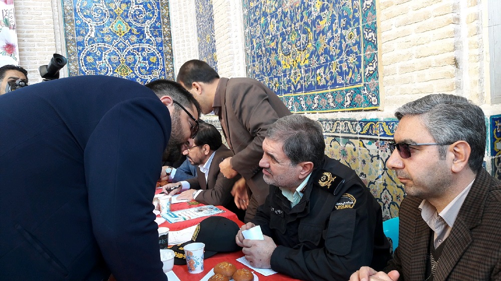 مديران سمنان در ميز خدمت با ارتباط مستقيم پاسخگوي مردم شدند مديران سمنان در ميز خدمت با ارتباط مستقيم پاسخگوي مردم شدند