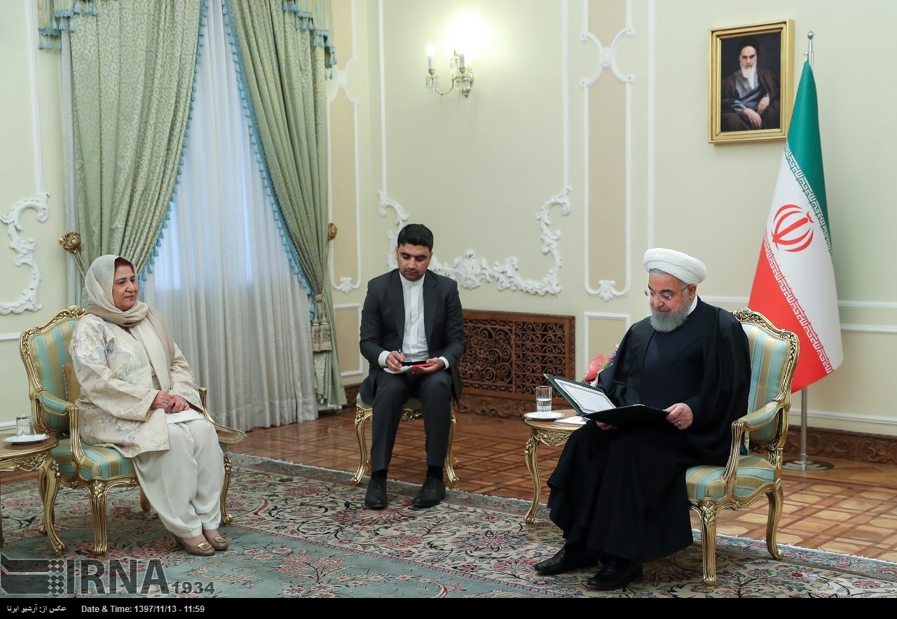 خاتون پاکستانی سفیر اور ایرانی صدر کی ملاقات، اسناد تقرری پیش خاتون پاکستانی سفیر اور ایرانی صدر کی ملاقات، اسناد تقرری پیش