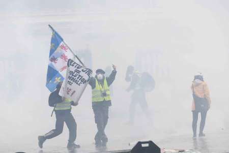 تظاهرات جنبش جليقه زردها در فرانسه آغاز شد