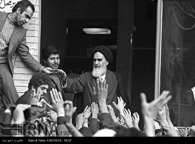 Jahr 1979: Imam Khomeini trifft mit Leuten in Alavi-Schule Jahr 1979: Imam Khomeini trifft mit Leuten in Alavi-Schule