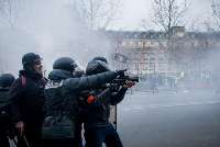 پلیس فرانسه بیش از 20 'جلیقه زرد' را بازداشت كرد