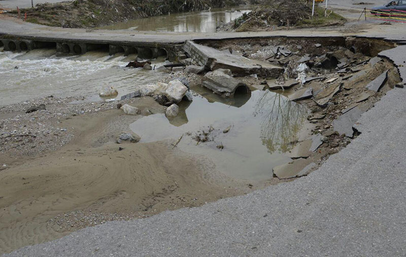 Several roads blocked amid flash floods in southeastern Iran Several roads blocked amid flash floods in southeastern Iran
