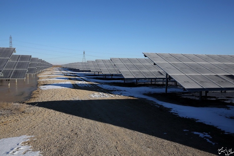 Vier Solarkraftwerke im Zentrum von Iran eingeweiht Vier Solarkraftwerke im Zentrum von Iran eingeweiht