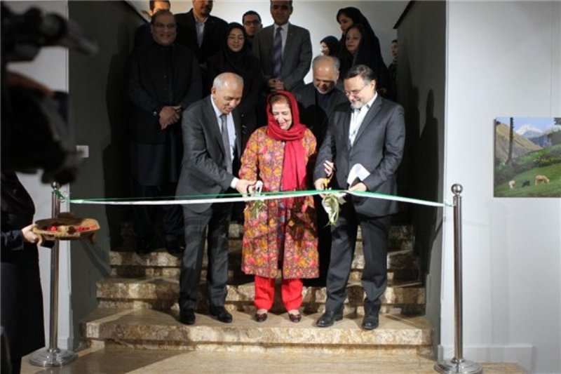 Tehran hosts photo exhibit on 'Kashmir, as a small Iran' Tehran hosts photo exhibit on 'Kashmir, as a small Iran'