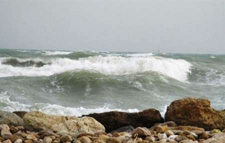 ارتفاع موج در تنگه هرمز و درياي عمان به بيش از 180سانتيمتر مي رسد