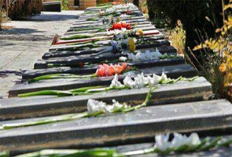 Martyrs' tombs showered with flowers Martyrs' tombs showered with flowers