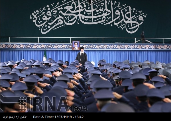 Ayatolá Jamenei: "¡Abajo EEUU! va dirigido a los gobernantes estadounidenses, no al pueblo Ayatolá Jamenei: "¡Abajo EEUU! va dirigido a los gobernantes estadounidenses, no al pueblo