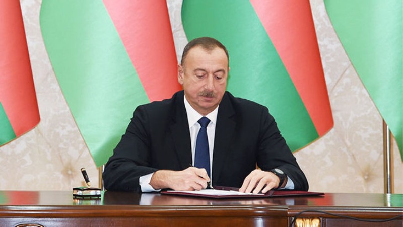 Azeri President congratulates Iran on revolution anniversary Azeri President congratulates Iran on revolution anniversary