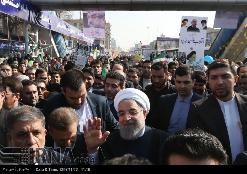 ایرانی صدر انقلابی ریلیوں کے رنگ میں رنگ گئے ایرانی صدر انقلابی ریلیوں کے رنگ میں رنگ گئے