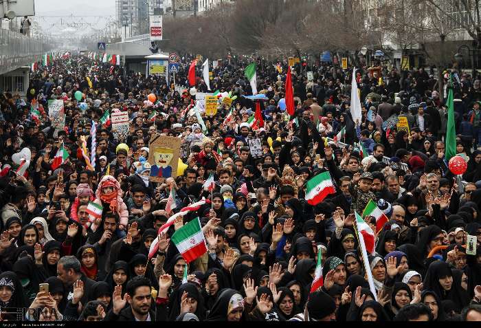 زنجیر اتحاد مردمان غیور لرستان در جشن انقلاب