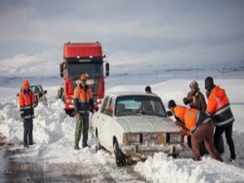 63مسافر گرفتار در برف امدادرساني شدند