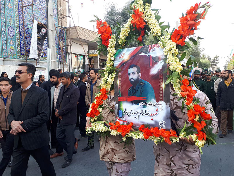 پيكر شهيد حادثه تروريستي نيكشهر در زاهدان تشييع شد پيكر شهيد حادثه تروريستي نيكشهر در زاهدان تشييع شد