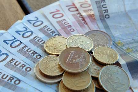 انگلیسی‌ها از ترس سقوط ارزش پوند به خرید یورو هجوم برده اند