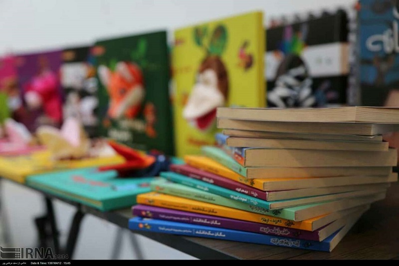 777 جلد كتاب به كتابخانه های عمومی اردستان اهدا شد