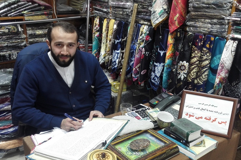 جنس فروخته شده با كمال ادب پس گرفته مي شود جنس فروخته شده با كمال ادب پس گرفته مي شود