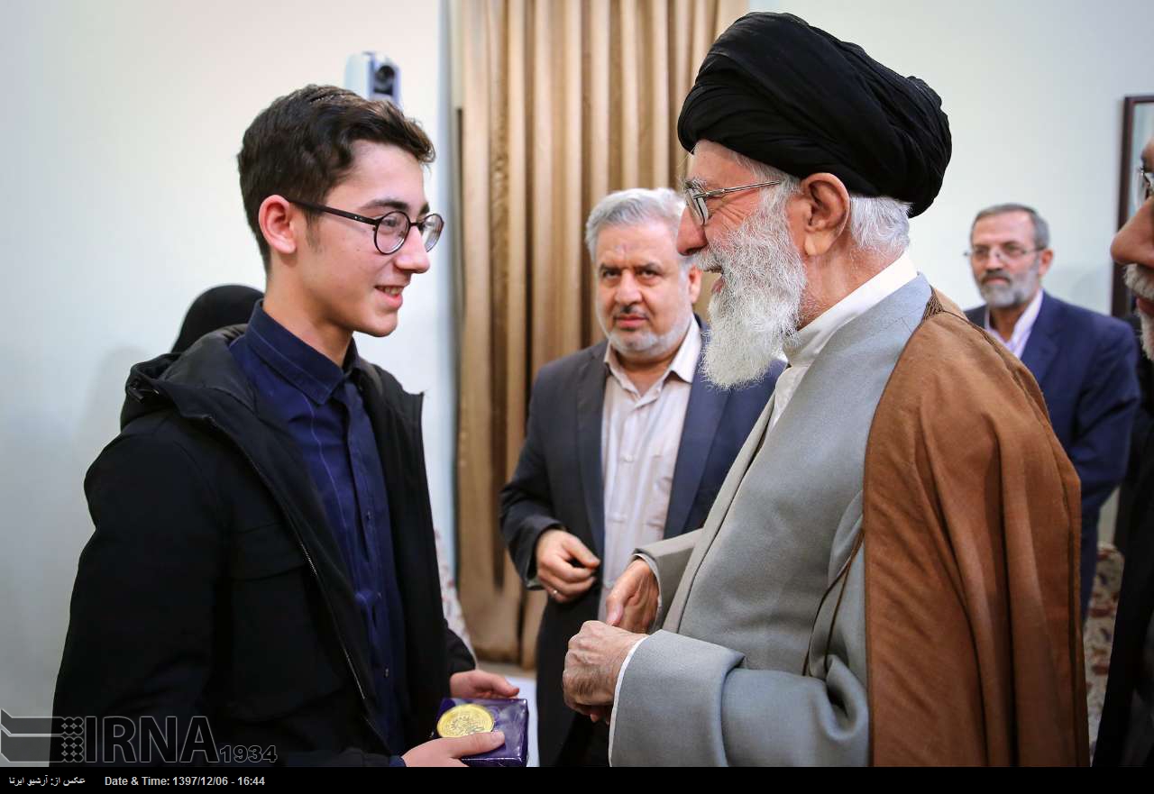 Ayatollah Khamenei lobt jungen Schachspieler Ayatollah Khamenei lobt jungen Schachspieler