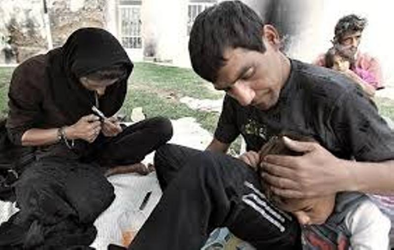 داستان غم انگیز كودكان بی دفاع در چنگال والدین معتاد داستان غم انگیز كودكان بی دفاع در چنگال والدین معتاد