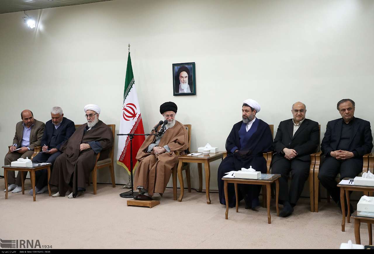 Ayatollah Khamenei empfängt iranische Beamten Ayatollah Khamenei empfängt iranische Beamten