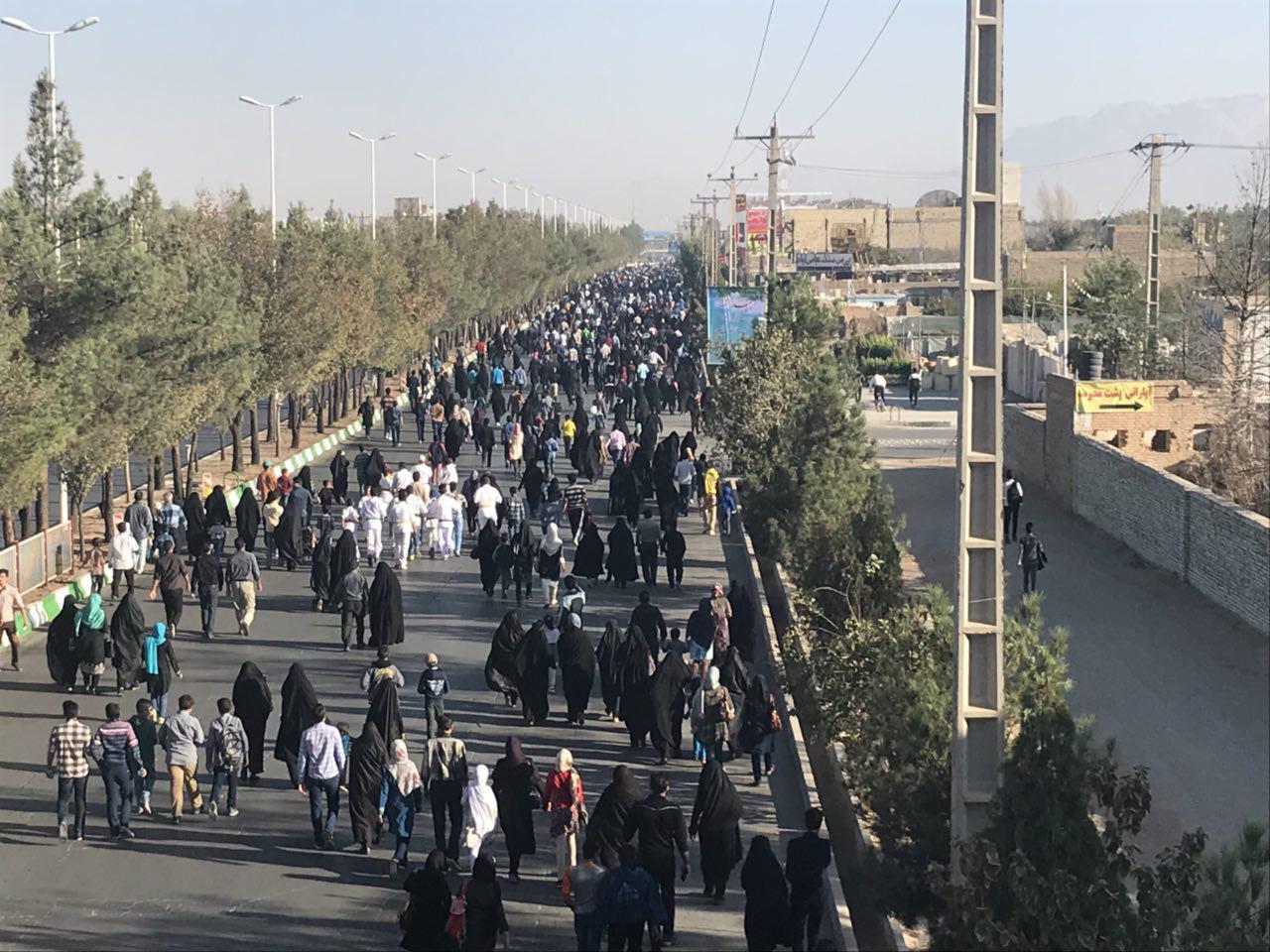 همايش پياده روي خانوادگي در يزد برگزار شد همايش پياده روي خانوادگي در يزد برگزار شد