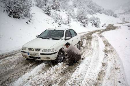 برف مسیرهای منتهی به بیجار را احاطه كرده است