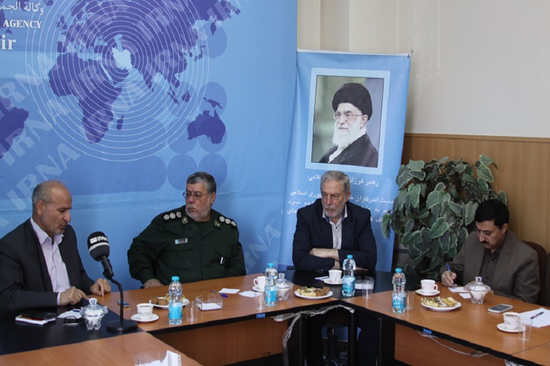 میزگرد راههای ترویج فرهنگ ایثار و شهادت در قزوین برگزار شد میزگرد راههای ترویج فرهنگ ایثار و شهادت در قزوین برگزار شد