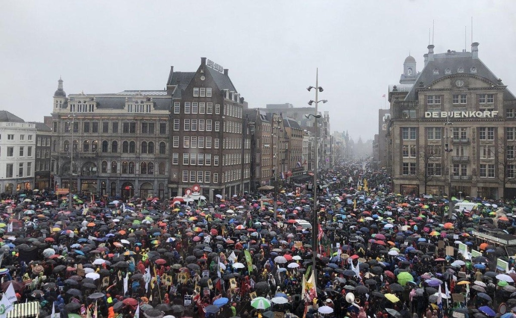 هزاران هلندي در حمايت از محيط زيست تظاهرات كردند
