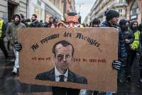 پزشكان فرانسوی خواستار توقف استفاده پلیس از 'فلش بال' شدند