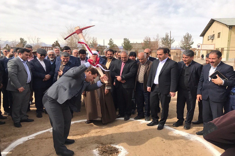 عمليات اجرايي احداث چمن مصنوعي علويجه آغاز شد - ایرنا